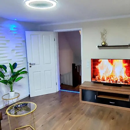 Direkt Am Rhein Mit Burgblick Nahe Rheinsteig Bis 8 Personen, 2 Baeder, 4 Zimmer, Kueche, Netflix 考布