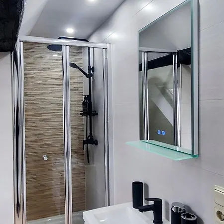 Direkt Am Rhein Mit Burgblick Nahe Rheinsteig Bis 8 Personen, 2 Baeder, 4 Zimmer, Kueche, Netflix 公寓