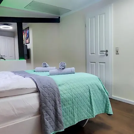 Direkt Am Rhein Mit Burgblick Nahe Rheinsteig Bis 8 Personen, 2 Baeder, 4 Zimmer, Kueche, Netflix