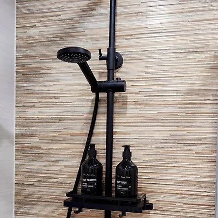 Direkt Am Rhein Mit Burgblick Nahe Rheinsteig Bis 8 Personen, 2 Baeder, 4 Zimmer, Kueche, Netflix