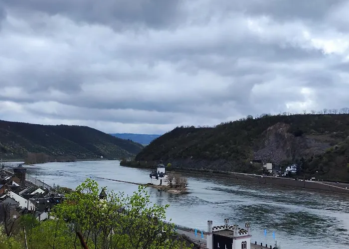 Direkt Am Rhein Mit Burgblick Nahe Rheinsteig Bis 8 Personen, 2 Baeder, 4 Zimmer, Kueche, Netflix Apartamento Kaub